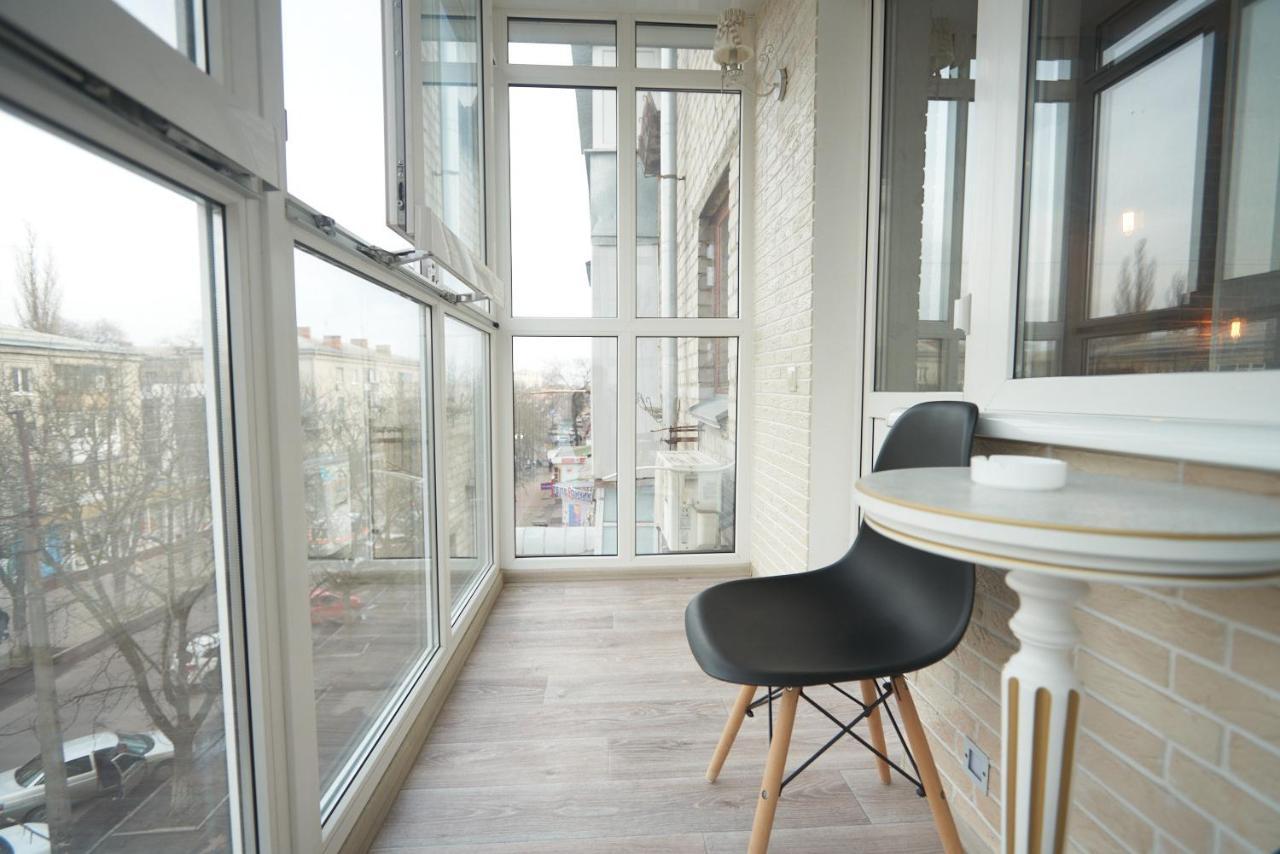 Garage Apartman Kremencsuk Kültér fotó